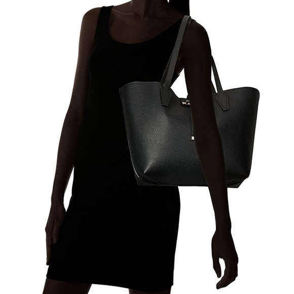 🖤⭐️🤎GUESS BOBBI INSIDE OUT REVERSIBLE TOTE. - Picture 11 of 11